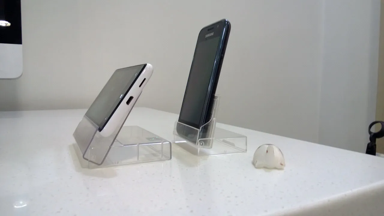 Mobile Phone Dock - Side